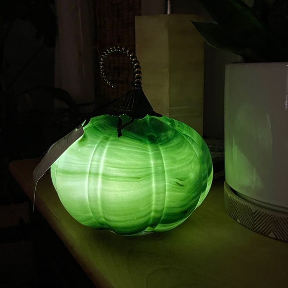 🍁HP🍁Gorgeous green Handblown Glass Pumpkin Decor ✨ NWT ✨ - Picture 13 of 13